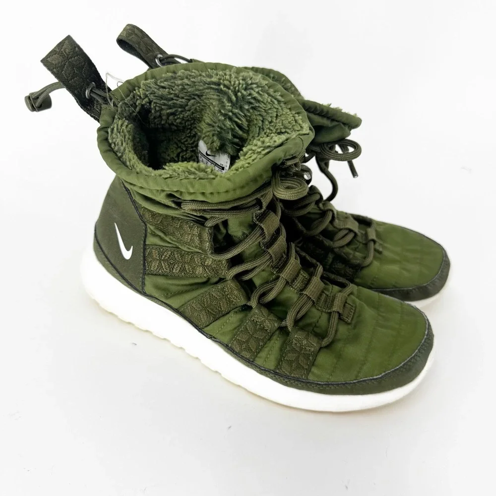 Nike Roshe Run Hi SneakerBoot Olive Green Faux Fur Winter Boots 615968-301 7.5